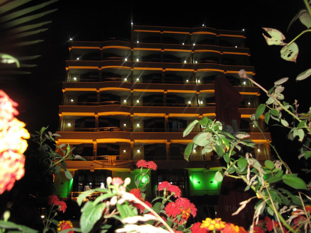 Hotel Bahamas Sarandë Esterno foto